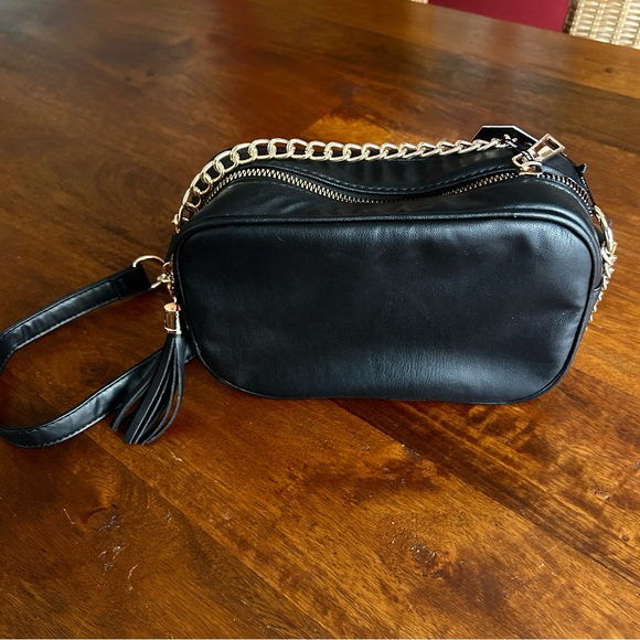 NEW Black Quilted faux leather crossbody / purse / handbag with gold hardware - Picture 8 of 9